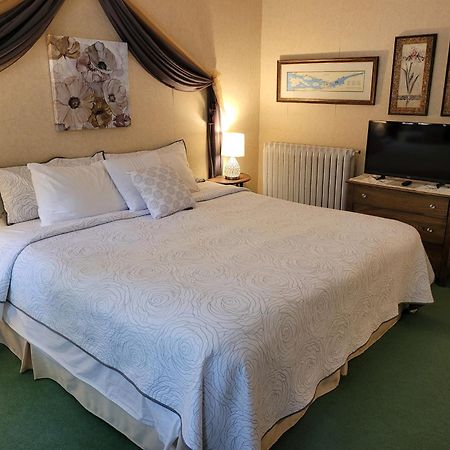 Ruby Manor Bed & Breakfast Gananoque Exterior foto