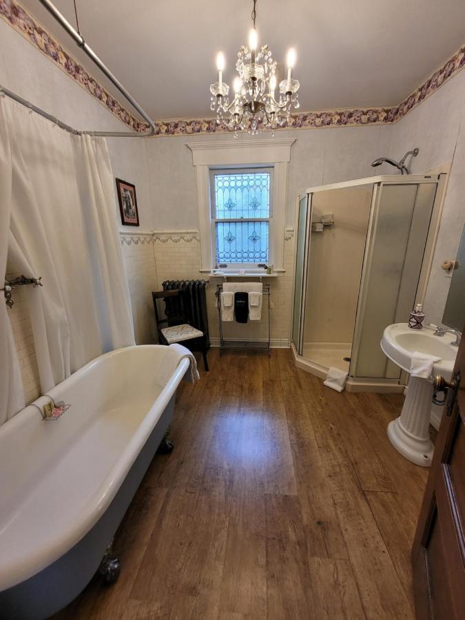 Ruby Manor Bed & Breakfast Gananoque Exterior foto