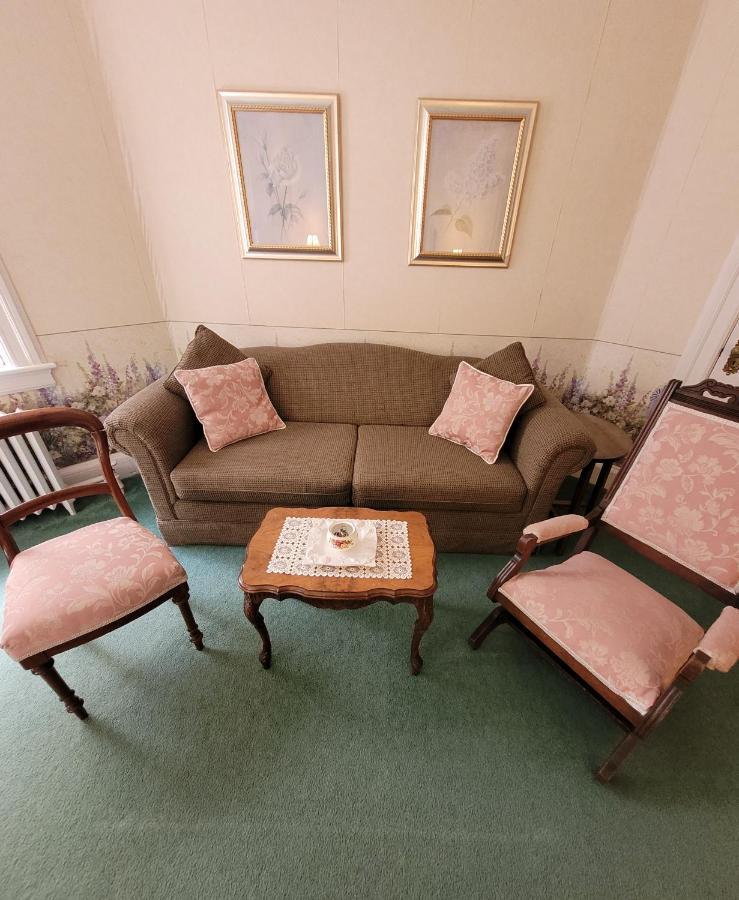 Ruby Manor Bed & Breakfast Gananoque Exterior foto